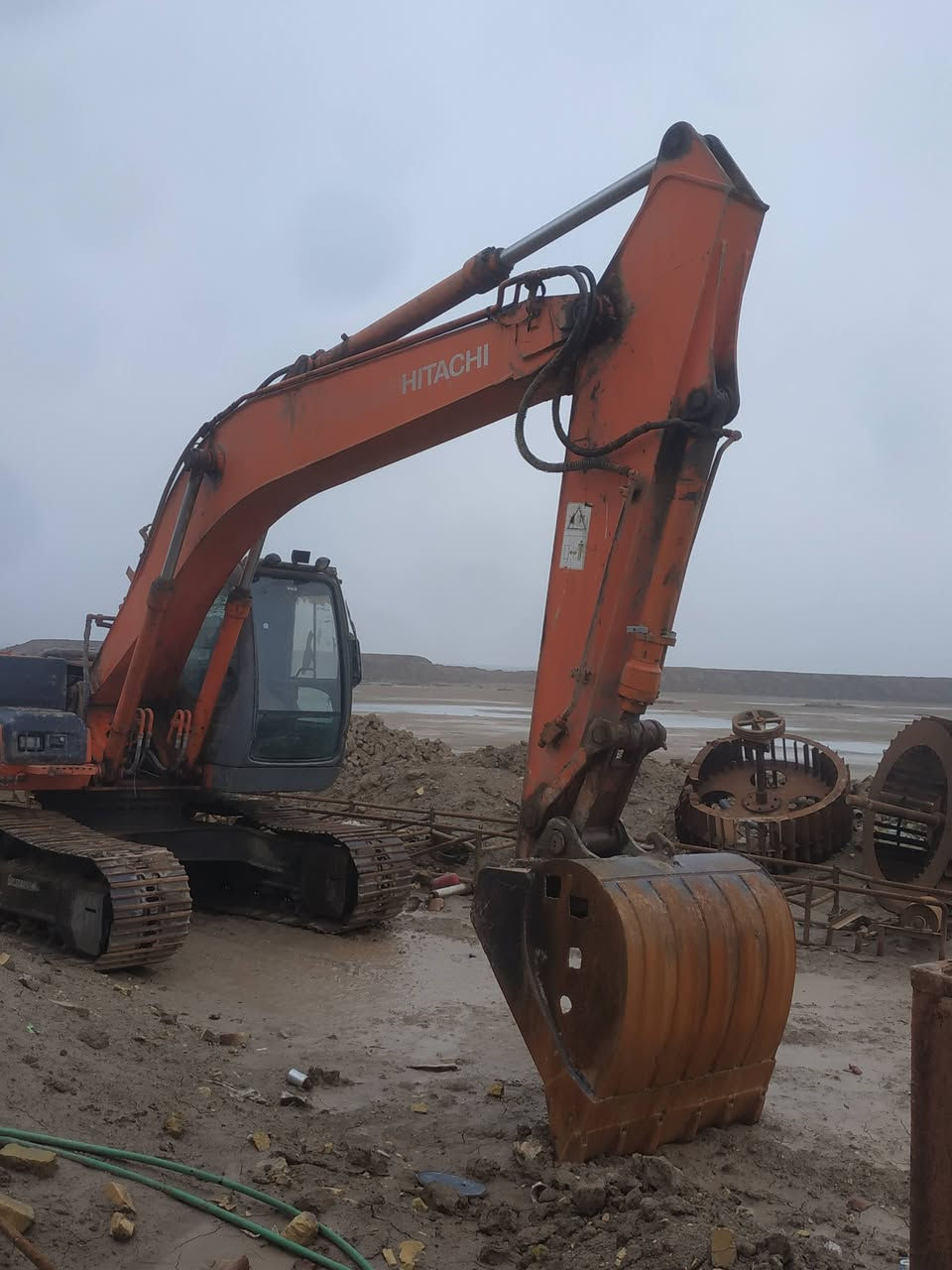 حفاره Zللبيع 
موديل 2006
 بدون ايي نواقص تنكرر سلف وتتوكل جاهزه
.. اوو مراوس بسكس حسب القناعه للاتصال ***********
