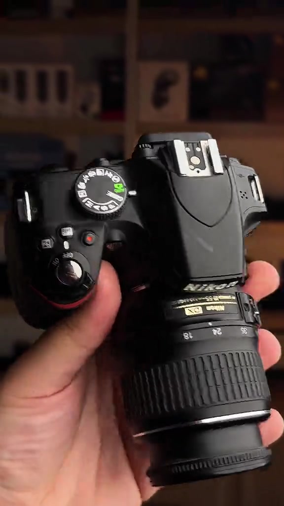 � ابدأ التصوير الصح مع نيكون D3200! إذا تريد كامرة تعطيك صور حادة وألوان نيكون المعروفة بدون ما تدفع مبلغ كبير، فـ Nikon D3200 هي الخيار الذكي. ✅ دقة 24.2 ميكابكسل ✅ تصوير فيديو Full HD 1080p ✅ حساس CMOS بحجم DX ✅ معالج EXPEED 3 السريع ✅ شاشة 3 إنج 921 ألف نقطة ✅ تصوير متواصل 4 إطارات بالثانية ✅ مناسبة لتصوير المواكب، البورتريه، السفر وصناعة المحتوى. اطلبها الان …..☎️ (***********) #سوق_بغداد_للكامرات #تصوير #creatorsearchinsights #نيكون #تعلم_التصوير 
