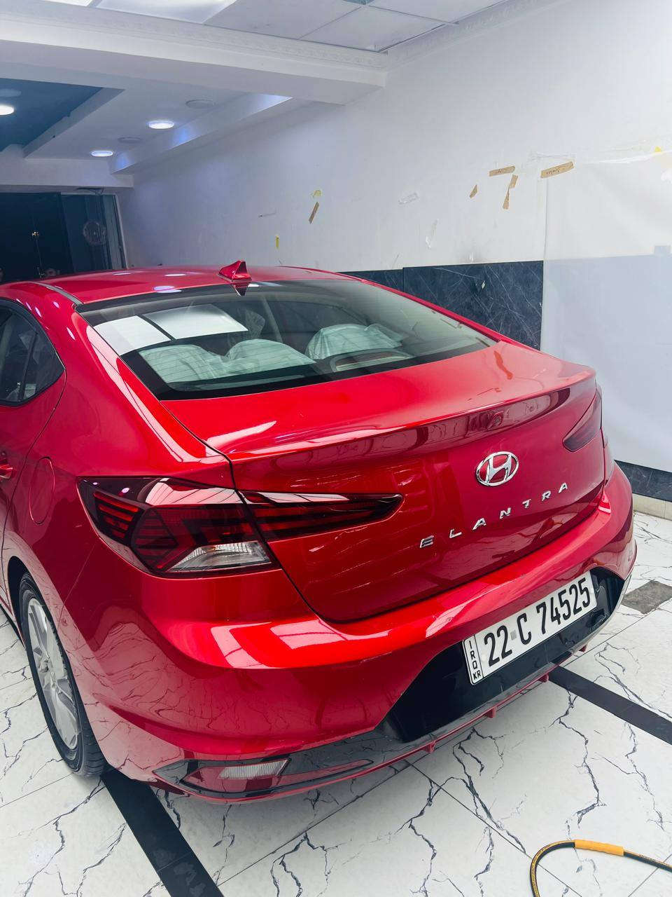 سلام عليكم النتره موديل 2020 لسعر ١٣٥ بكاني بغداد سيره مكفواله من الفتح ي شي ما مفتوح بيه بس ربع لبنيد مصبوغ بكانه مصلح وبدون يرباكو بدون دواخل يمك لسنور وبسمي السياره و بنفس ليوم روح وياك حول رقم الهاتف *********** تصال فقط
