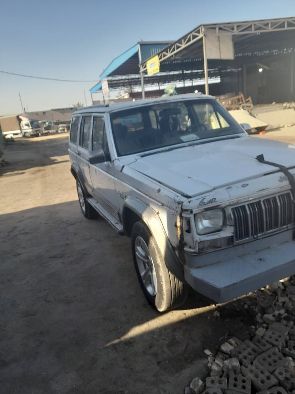 جيب شيروكي١٩٩٢ بغداد خصوصي مكينه وكير بطه السيارة موجودة بغداد المدائن معروضه ب٣٠ وبيه مجال ***********
