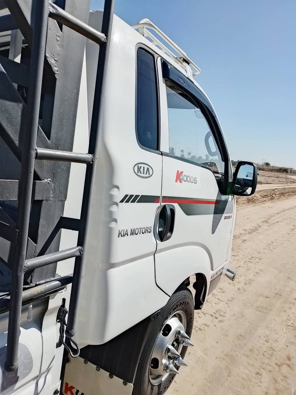 السلام عليكم كيا فحل للبيع موديل 2020 الشكل الجديد محور وجاهز محجر تانكي محور سنويه مجدده الى 28 انكليزي سياره مكفوله كفاله عامه من كل شيء سياره جاهزه للعمل الاستفسار على الرقم ***********
