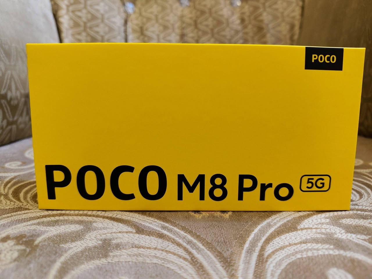 POCO m8 pro 5g جهاز 
📱 الشاشة
6.83 بوصة AMOLED
دقة 1.5K (‎2772×1280)
معدل تحديث 120Hz
سطوع يصل إلى 3200 نيت
حماية Gorilla Glass Victus 2 
Xiaomi Italia 
⚙️ المعالج والأداء
معالج: Snapdragon 7s Gen 4 (تقنية 4nm)
معالج رسوميات: Adreno GPU 
Xiaomi Italia
💾 الذاكرة
RAM: ‏8GB
التخزين: ‏256GB 

نوع الذاكرة: LPDDR4X + UFS 2.2 
Xiaomi Italia
📷 الكاميرات
خلفية رئيسية: 50MP مع OIS
كاميرا واسعة: 8MP
أمامية (سيلفي): 32MP 
Cinco Días
🔋 البطارية
6500mAh
شحن سريع 100W
يدعم الشحن العكسي 22.5W 

 الاتصال
5G
Wi-Fi
Bluetooth 5.4
GPS / GLONASS / Beidou 
Beebom Gadgets
📱 النظام
Android 15
HyperOS من شاومي 
Beebom Gadgets
🔊 ميزات إضافية
بصمة داخل الشاشة
سماعات ستيريو مزدوجة
مقاومة ماء وغبار (حتى IP69K) 

 يتميز بشاشة ممتازة 120Hz بطارية ضخمة 6500mAh وشحن سريع جدًا 100W مع أداء جيد بمعالج Snapdragon 7s Gen 4

استخدم 10 ايام سعر الجهاز 350 قفل


**إذا كنت صاحب هذا الإعلان وتريد حذفه لأي سبب، رجاءا أرسل رسالة إلى الدعم الفني**