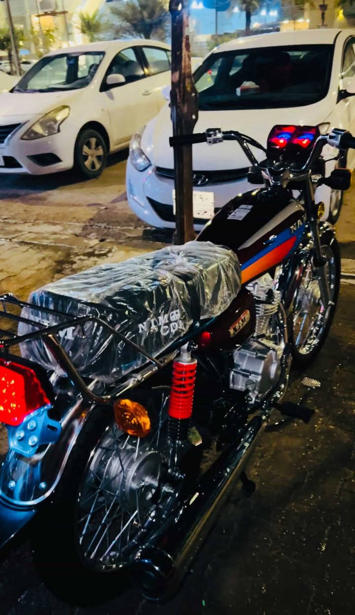 أربع كير سكنر جديد علا سحك امس طالع من الوكيل بعد بل كارتون لون ماروني يخبل من الصوره سكنر ***********هاذ رقمي خاص مفتوح سعره 800وبيهًمجال
