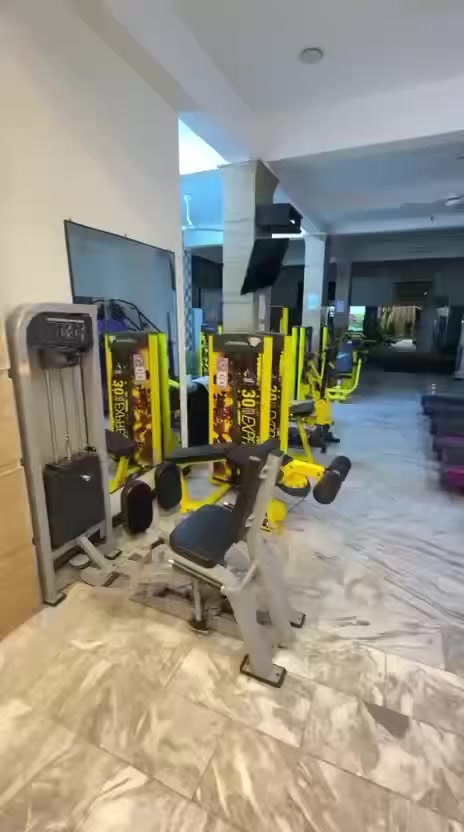 قاعة نسائيه للبيع 

العنوان بغداد حي القاهره 

الاستفسار ‭0783 003 3144‬
