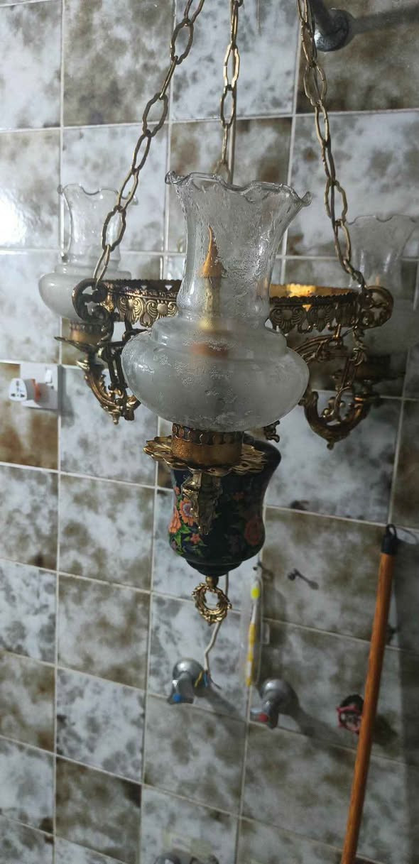 فانوس، تعليق سقفي مصابيح اناره داخليه ثلاث مصابيح فيها شيشه مكسوره ممبينه نقص جزء، منها ابيع على هذه الوضعيه بغداد, العراق


**إذا كنت صاحب هذا الإعلان وتريد حذفه لأي سبب، رجاءا أرسل رسالة إلى الدعم الفني**