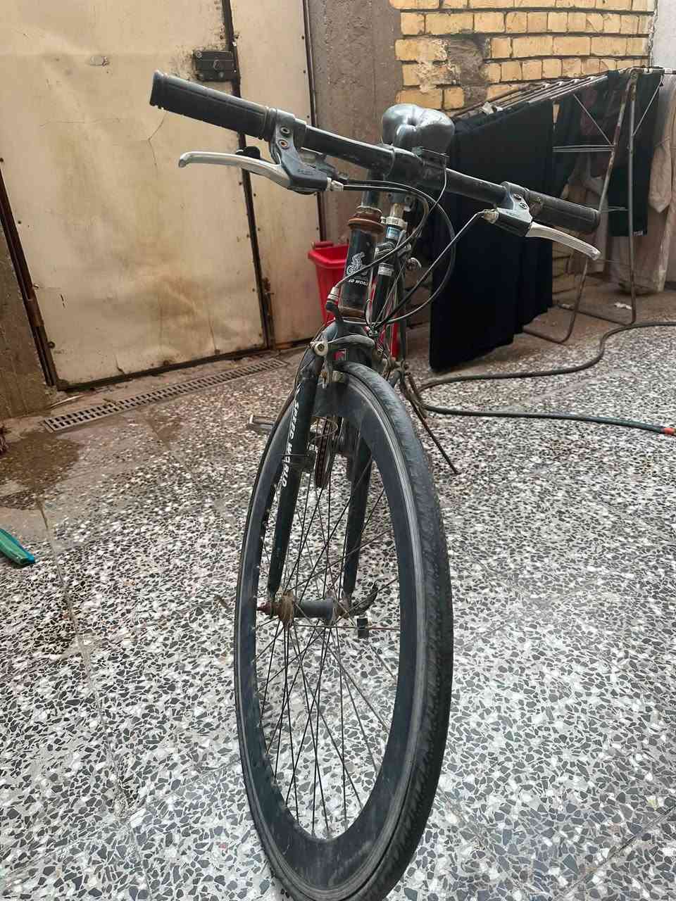 السلام عليكم 

Road Bike
فول موصفات 

بس تاركة 
للبيع 
*********** واتساب فقط

