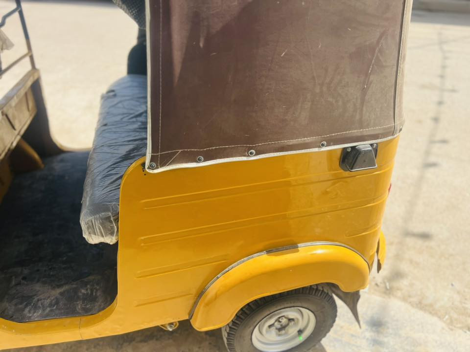 تكتك للبيع موديل 2020ضررها بلتكمه معجون خفيف دوس معمره وضربه بلغد جديده البارحه نضربت المكينه مفتوحه  السعر7100000 وبيها مجال رقم وسنويه تحويل ثاني يوم مكاني بغداد الرقم***********

