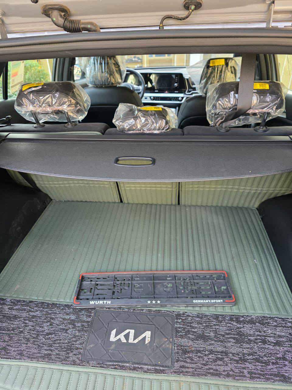 � كيا سبورتج – فول حديد 🔥

لوحات أربيل مكفوله كفاله عامه ماعده بارد اصبع مكان علامه كيا  

الموديل:  2025– خليج
المحرك: 4 سلندر DOHC سعة 2.0 لتر – بنزين
ناقل الحركة: أوتوماتيك 6 سرعات

⸻

⚙️ 
أنظمة الأداء والأمان

• أوضاع قيادة متعددة (Drive Modes)
• نظام مانع الانزلاق ESP
• نظام نزول المنحدرات
‏• Auto Hold
• فرامل يد كهربائية
• 2 وسائد هوائية
‏• ISOFIX لتثبيت مقاعد الأطفال

⸻

🛋️ 
الداخلية والراحة

• مقاعد قماش (بيجي)
• تحكم كهربائي بالمقعدين الأماميين
• تدفئة للمقاعد الأمامية
• ستيرنك عملي متعدد الوظائف
• دخول ذكي
• تشغيل المحرك عن بُعد
• صندوق خلفي كهربائي

⸻

📱 
التقنيات

• شاشة عدادات
• شاشة وسطية تعمل باللمس مع كاميرا خلفية
‏• Apple CarPlay
• نظام صوتي
• تحكم من المقود
• تكييف متغير مناخين

⸻

💡 
الخارجية

• سقف حديد
• إطار الشباك الأمامي Piano Black
• مصابيح أمامية LED
• إضاءة خلفية LED
• مرايا جانبية كهربائية الطي مع إشارات
للستفسار *********** بغداد ااشعب
