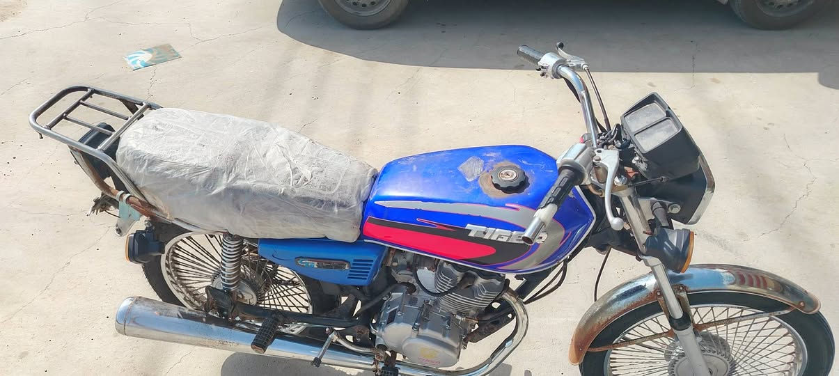 دراجه للبيع اربع اكير تايكر  موديل2019 كلك اوراقه ضايعه مكفوله من سرقه مجفته مره  وحده فقط متوازي ع بيع سعر 300وبيه مجال بيه مجال وتدلل عنواني طريق بغداد جامعت الزهراء للبنات  عامود 97 اللأستفسار أو تصال او وتساب ***********
