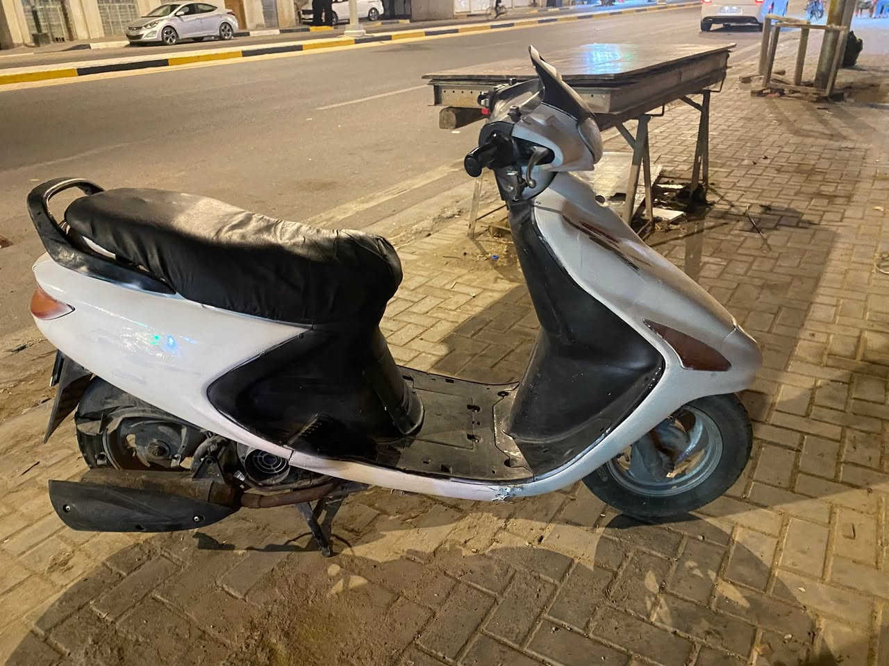 دراجة فراشة مصبوغه رش المكينة ما مفتوحة السعر 450 وبيها مجال المو شراي لا يكسر بسعرها للتواصل ***********
