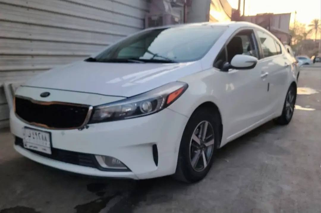 سلام عليكم. كيا فورتي  موديل 2017فئه EX   وارد أمريكي حادثه موضح بصور
محرك GDi 2000
بصمه تحكمات ستيرن
كشنات تدفئه،
3وضيعات قياده
مري شفط  ترحيب صندوق

تبريد قطعتين
السعر 115 بيه مجال
اتصال ***********
