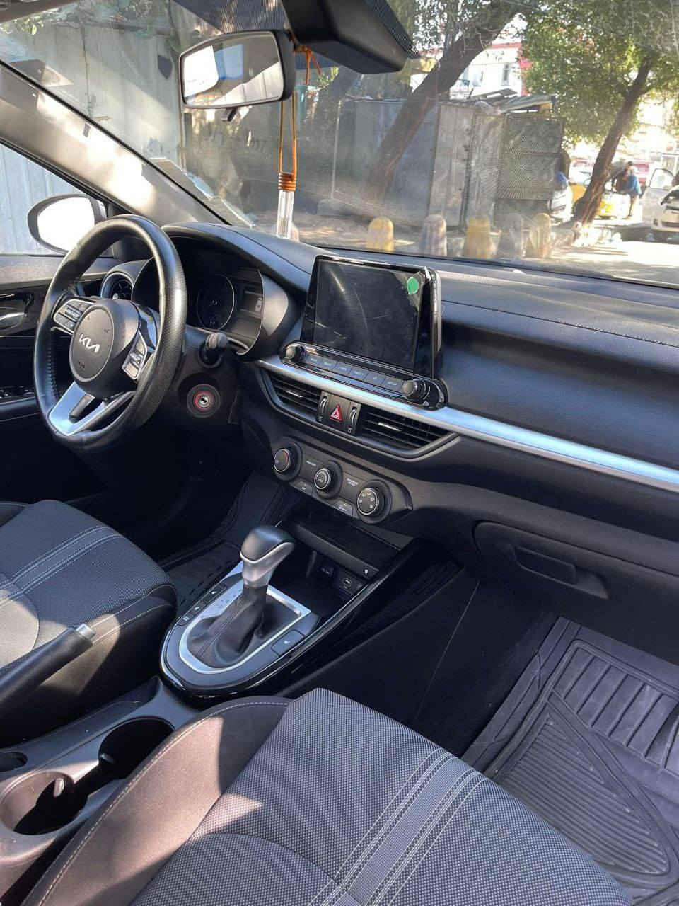 كيا فورتي سلفر 2023 بغداد الانكليزي 
✅ مواصفات:

 تحويل ثاني  يوم ■ حادث تبديل دعامية امامية فقط وبارد بخشم الجاملغ جهة الصدر بدون صبغ 

تبريد قطعتين 3 انضمة قيادة رادارات امامية وخلفية وجانبية تحديد مسار قيادة ذاتية اشارات بالمري تدفئة كشنات تدفئة ستيرن نظام النقطة العمياء وباقي المواصفات معروفة  
#ماشيه_23
#السونار_مرفق_بالمنشور

#السعر_165 وبيها مجال

للإستفسار : ***********
