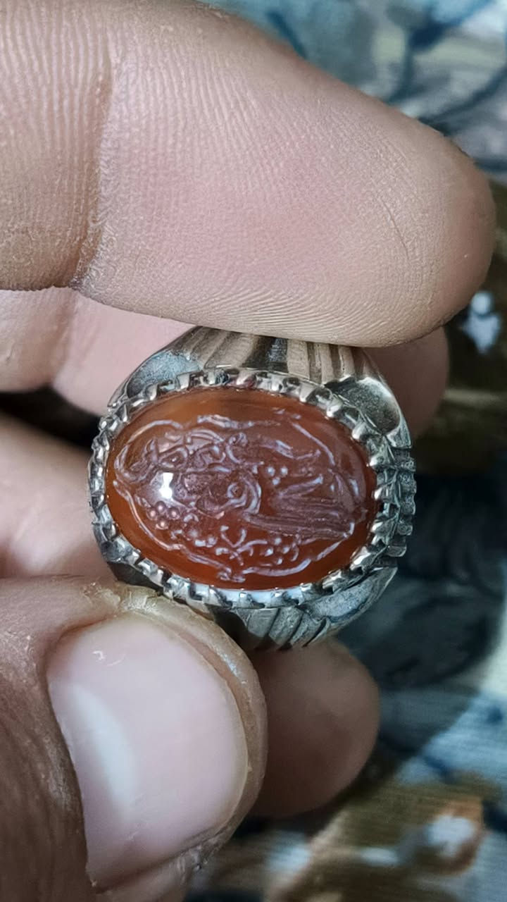 السلام عليكم عقيق يماني قديم صياغة ثقيله مراوس بجزع يماني او سليماني


**إذا كنت صاحب هذا الإعلان وتريد حذفه لأي سبب، رجاءا أرسل رسالة إلى الدعم الفني**