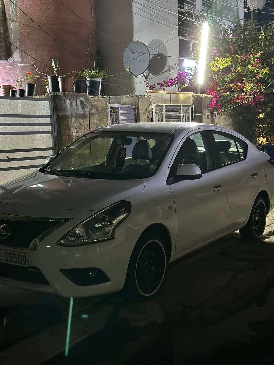سلام عليكم 
نيسان سني هندي للبيع فقط 
سياره كفاله عامة حته دعاميات قطرت صبغ مابيه 
دوشمه سقف ارضيات كشنات جنطه حته الدشبوله الخلفي جواهه تخم تاير خط ابيض كلشي شغال بيه ربع مذب عليه 
بسمي تريد تحويل تريد وكاله رقمها اربيل سعر 118 وبيه مجال حك الجية***********
