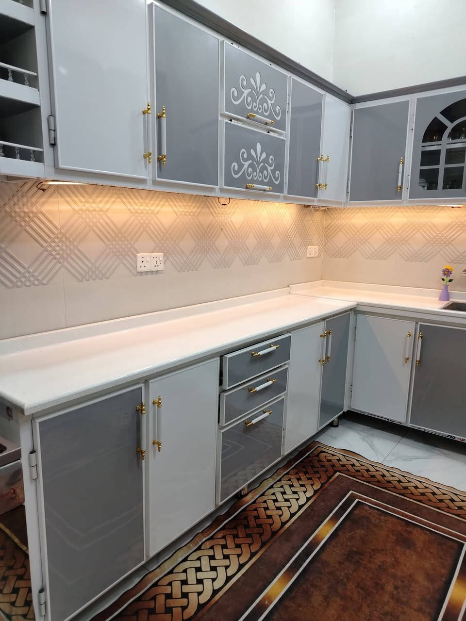 سلام عليكم كامنتر للبيع نضافه 100% كامل هو وسنگ مرمر 
 السعر او الستفسار: 
رقم: ***********
واساب او تصال
