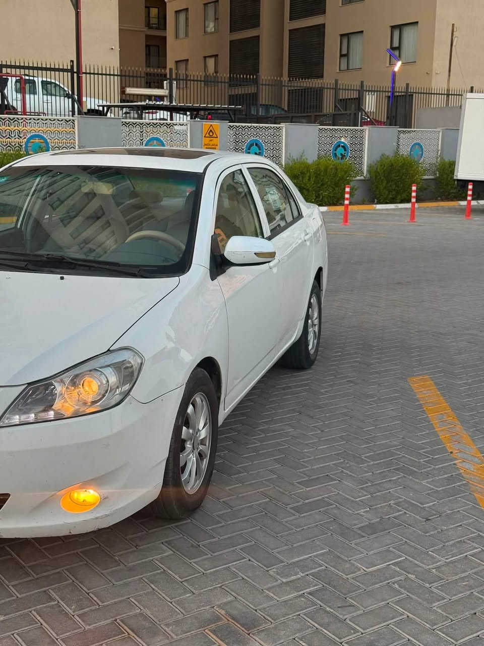 بيوايدي جي اثري موديل ٢٠١٢ بغداد رقم انكليزي كير مكينه حداديه تبريد بلاديه  ماشيه ١٢٩ فتحه سقف بصمة  تشغيل وابواب مكفوله بدون صبغ فقط هلالات خلفيه مكان السياره بغداد حي الجهاد رقم الهاتف *********** السعر ٥٤$
