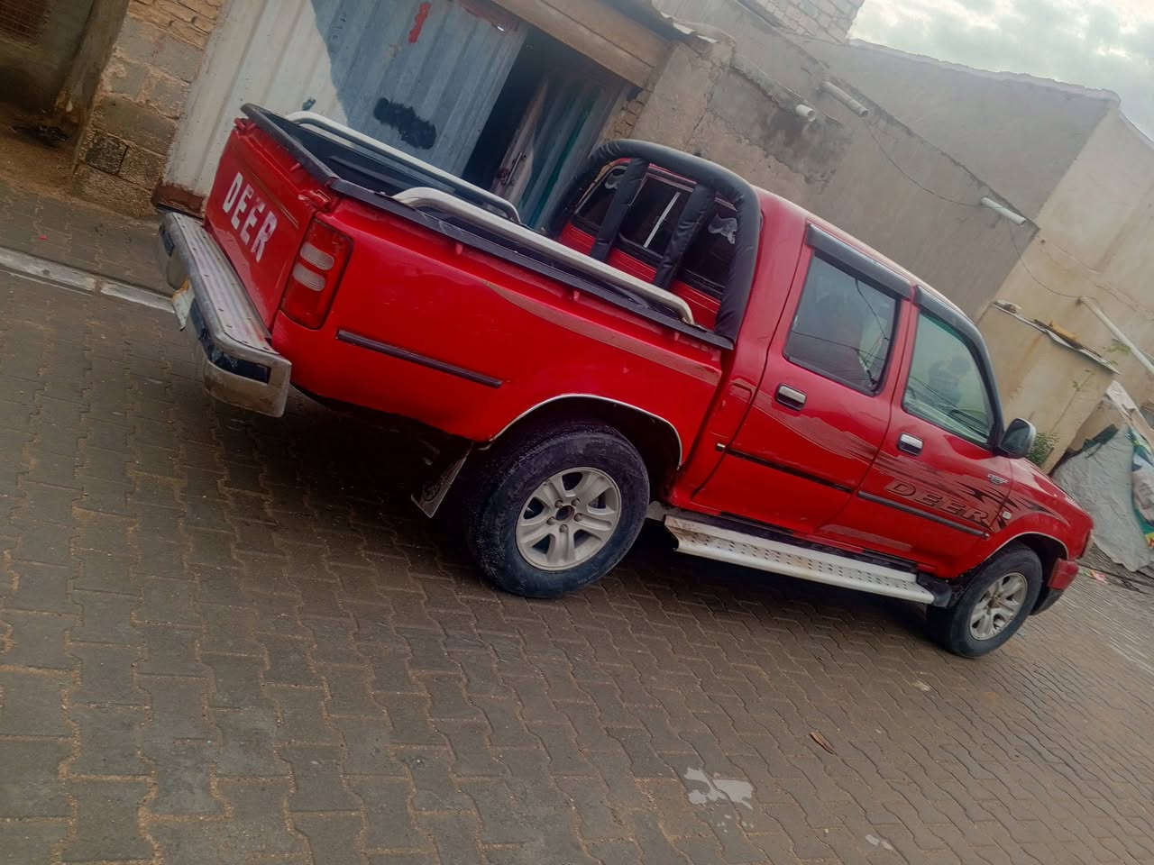 سلام عليكم للبيع دير 2012 رقم قادسيه سنويا جديده مداور ثاني يوم محرك كير شرط حداديه جديده كلش كهربائيات شغاله تخم تاير جديد مكفولة من الضربه والتبديل 
سياره جاهزه مال جناي  
مكان السياره النجف الأشرف 
***********
السعر 48 
ترهم مراوس حسب القناعه
