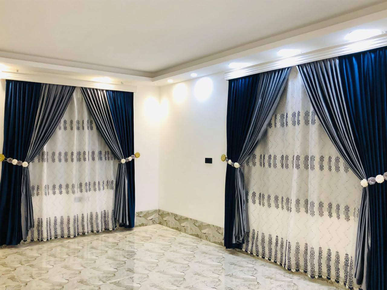 ستائر زكريا الخياط
قماش قديفه +بنر +كسسورات 
جميع الوان متوفر العرض 2.50/الرتفاع 3.00 
بس 95الف
العنوان شارع الاطباء مجاور صباح العكيدي 
للستفسار التصال ع رقم أو مراسله خاص 
***********/***********
