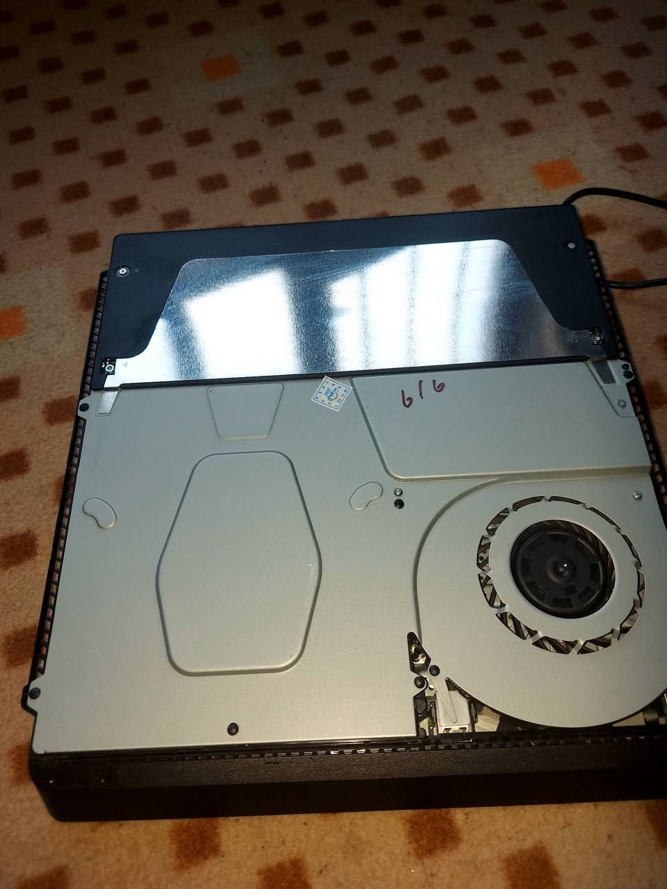 سلام عليكم بلي 4سلم اون ألاين جديد الله شاهد حته مامستخدمه بعده بلكارتونه ويا قرصGTA وبيس17 وكيبلات اصلية  اشتريته بلمشايه وضامه مشغله بس 4 مرات تجي تاخذه من باب البيت ***********   225 الديوانيه قضاءسنيه
