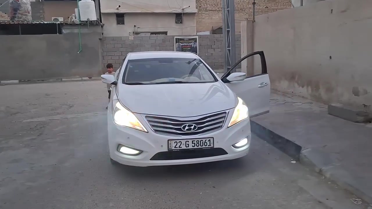 ازيره 13 خليجي
السياره نص فول بدون بانو رامه ولا بصمه 
السياره بيه بارد يم قبق البانزين 
وبيه طخه بل جاملك الأمامي جهة السايق
موضحات بل فديو 
محرك خير من الله حداديه جديده 
دواخل خلوه 
رقم جديد سنويه جديده 
السعر 133 وبيه مجال بصيط 
مكان السياره البصره المعقل 
تلفون ***********
