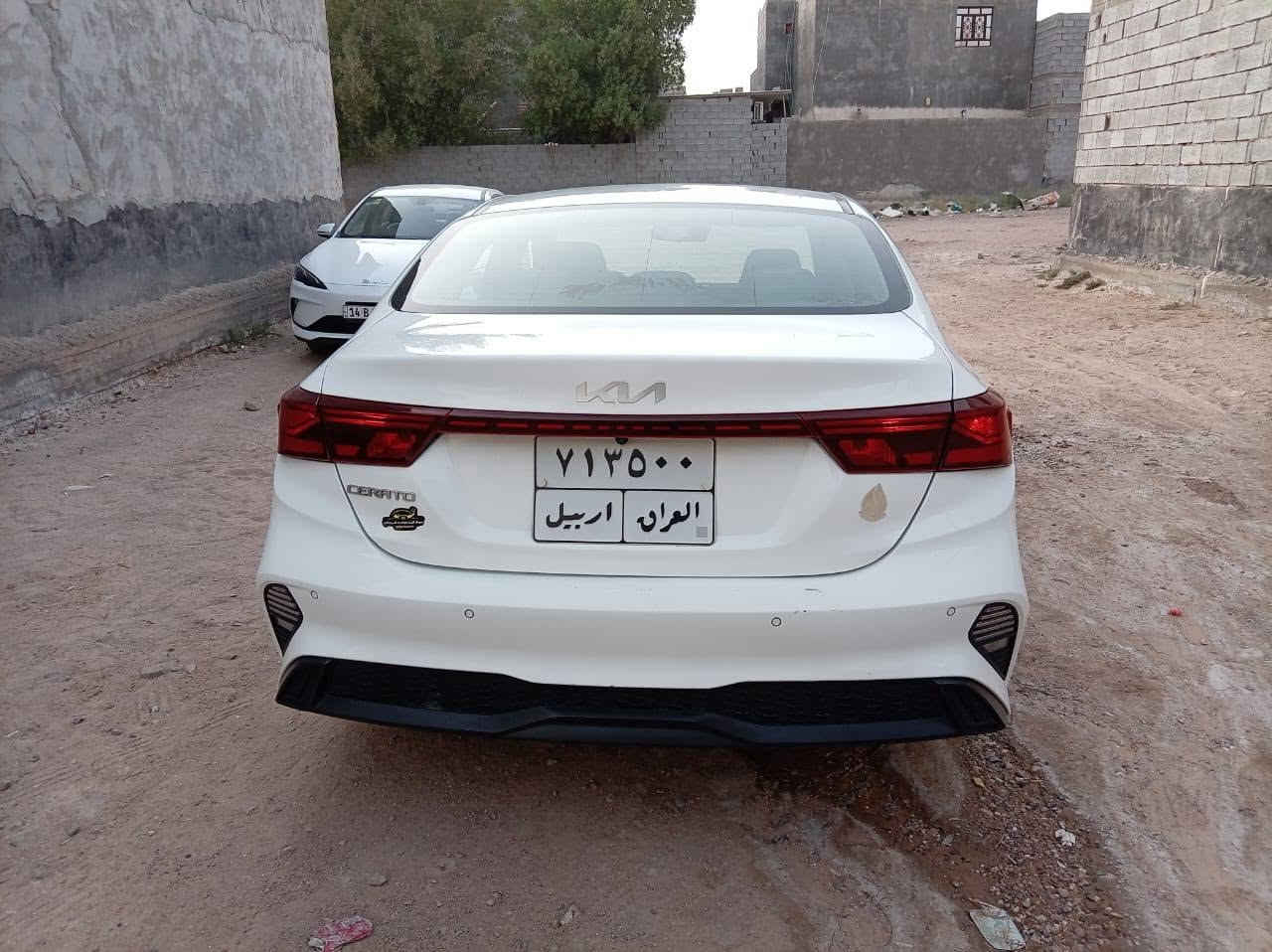 السلام عليكم   كيا سيراتو خليجي موديل 22 اربيل بسم شركه السنويه لل 27 محرك 1600 دوش ماشيه 95 سياره كارتون تبريد قطعتين دواخل لونين كير مكينه حداده تخم تاير تبريد شاشه كامره دوشمه ارضيه كشنات كشافات فقط بارد جدا بسيط جاملغ امامي السعر 144 وبيه مجال بسيط / مكاني شط العرب الجزيرة  ***********
