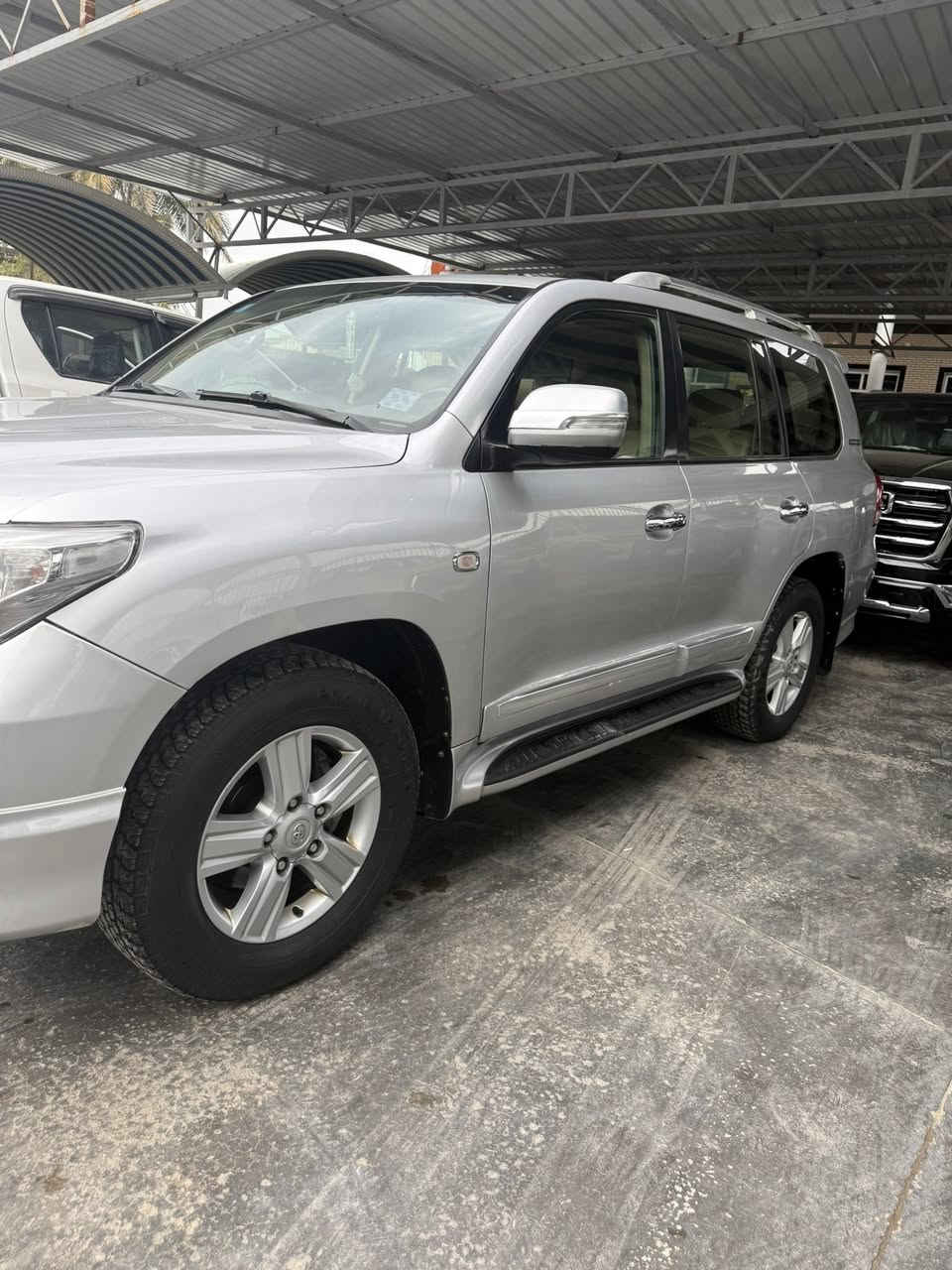 لاندكروز موديل 2009 رقم بغداد ماشيه 270 بيه ربع جاملغ الامامي  صبغ والباقي مكفوله كفاله عامه السعر 260 $وبيه مجال مكان السياره بابل مشروع المسيب للاستفسار ***********غير متواجد عل الانترنيت مكلف بل نشر
