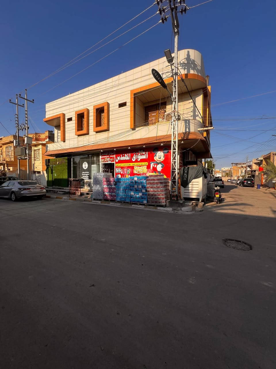 للبيع بناية مساحتها الواقعية ١٢٠م..... في الطابو ١٠٠م  مؤجرة بالكامل ٤محلات مع شقتين  الاتصال *********** العمارة دور النفط
