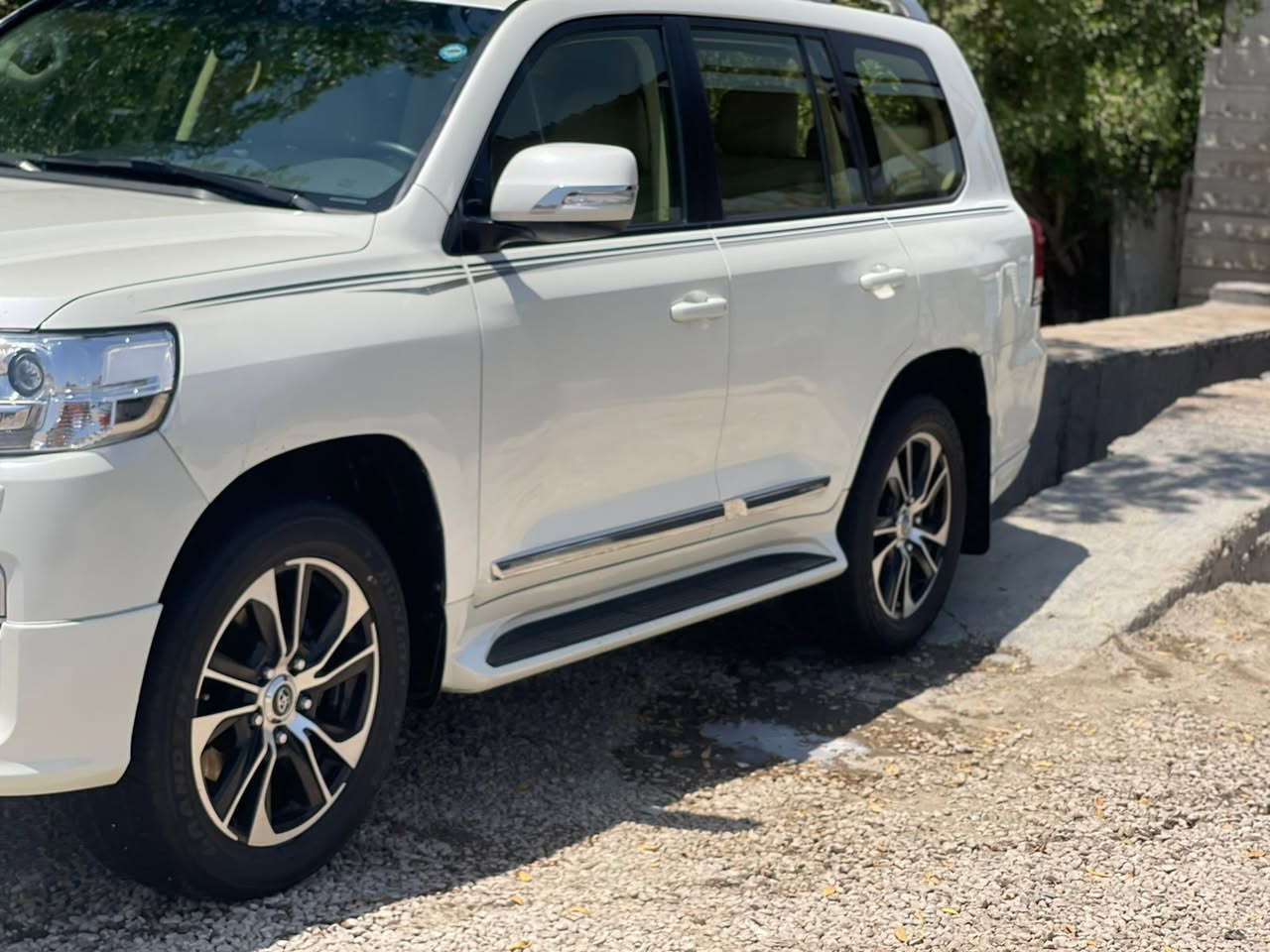 تويتا لاندكروزر موديل 2017
فول فول مواصفات 6 سلندر فورويل 
رقم سليمانيه  هزه ورقم جديد

السياره بيه بارد بدون صبغ ماشيه 100 ألف 
فول فول مواصفات شاشة كبيرة لمس كاميرا 
حاسة رادارات كشن جلد كشن كاراباي بصمة 
 تشغيل عن بعد تحكمات ستيرن بلتوس اوكس
 كار بلي أوتو ستوب للتحذيرات تبيرد مركزي
 تحديد سرعة محرك 6 سلندر  فورويل سيلاد 
محرك كير واير بشرط مامفتوح 
سيارة حيل نظيفة كلشي عل بلاد جديد 
سنوية هزة كلشي جديد مدفوع لـ
باسمي السنوية بشرط تحويل وغرامـة
سيارة مابيـها دينار مصرف كامل من كل نواحي
للاستفسار *********** وأتساب 
العنوان كربلاء السعر ٤٩٥ وبيها مجال بسيط
