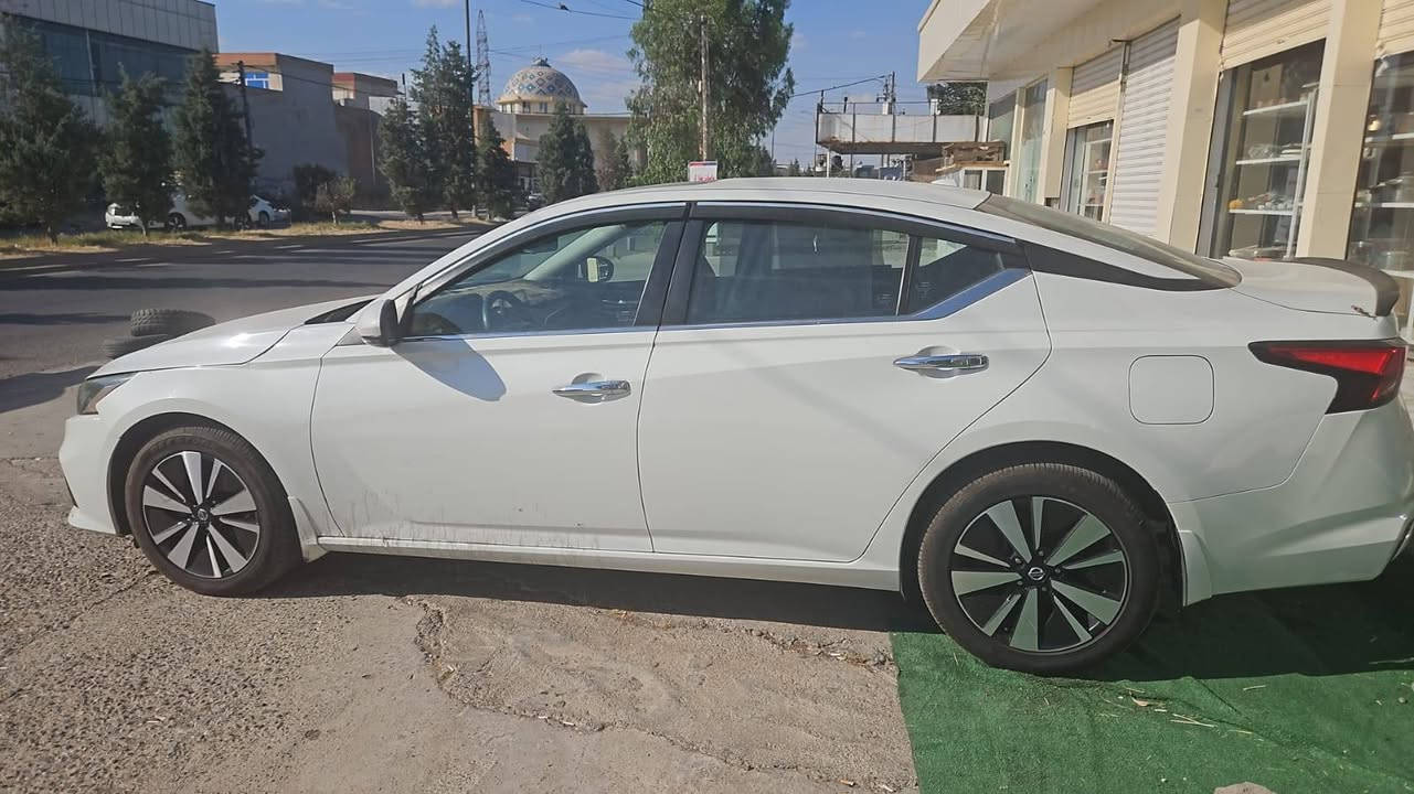 السلام عليكم ...
نيسان التيما موديل 2022
مواصفات sv plus / AWD
لون ابيض حليبي / فتحة سقف / داخل نظيف بنسبة ٩٩% / رادار امامي خلفي جانبي  / شاشة / تحديد سرعة / اوامر صوتية / تحكم ستيرن / كشنات تدفئة / كاميرا خلفية / تحكم بالمرايا / ويل كب ١٨ انسى الطسة / تبريد ما شاء الله ثلج / بصمة تشغيل / تشغيل عن بعد /
السيارة ماشية ٣٦ الف مايل فقط
رقم اربيل سنوية لحد ٢٠٢٩
هزة جديدة قبل شهر
طخم تايرات جديد تايلندي
مبدل دهن بريك
مبدل دهن مكينة
مبدل دهن الكير
حادث السيارة جدا بسيط ومو لأن سيارتي بس ما شاء الله عليها متصرف عليها ربع دينار
حادثها جامرلغ يمين فقط صبغ امريكا بدون دواخل مع الدعامية الامامية فقط وصور الحادث مرفقة مع الصور بالمنشور
طبعا البنيد والجامرلغ الايسر مفتوحات لاجل ( العيار ) فقط فقط
لا مبدلات ولا مصبوغات .
المكينة والكير ما مفتوحات على وضع الشركة .
بيها سونار قبل شهرين برغي برغي وقطعة قطعة ... وسوي سونار وين متريد ... ترايك لوين متريد لأن واثق من الشي العندي
السيارة موجودة باربيل شوكت ميعجبك خابر وتدلل
السعر ١٥٥ وبي مجال بسيط .
سيارة اروح واجي بيها على شغلي فقط مو مال شغل ومتعوبة كلشي بيها على وضع الشركة .
***********
