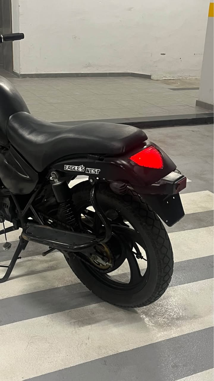 دراجة ماركة lifan كلاسك معدلة
قوة المحرك 150cc
سنة الصنع 2020
مفاتح البلادي 
مع ورق مانفيس فقط
نضافة 100٪ ما محتاجة دينار 
مكسنة كبس بلادي
اقتصادية كل 1 لتر يمشيك 23 كيلو 
مكاني اربيل شارع 100 
الشاري يتفضل خاص.. أربيل, العراق


**إذا كنت صاحب هذا الإعلان وتريد حذفه لأي سبب، رجاءا أرسل رسالة إلى الدعم الفني**