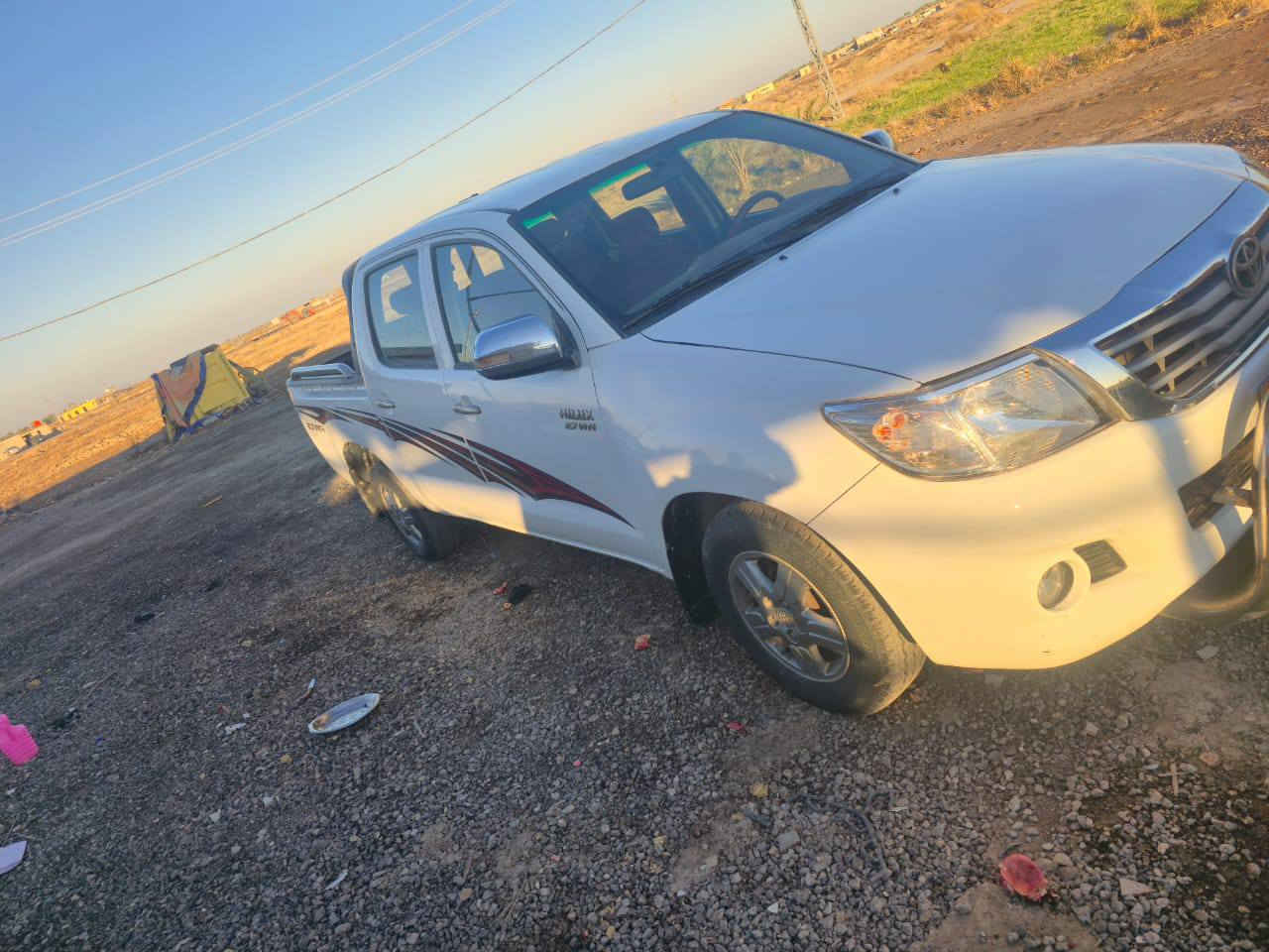 تويوتا هايلوكس 2014 لون ابيض  كويتي
كفاله عامه ماعدى بالبنيد  رش بسيط وبارد بجاملغ. او توماتيك رقم بابل تحويل  ثاني يوم سعر 190$ 
وبيه مجال بسيط مكانه ديوانيه سدير  
***********  وتساب موجود
