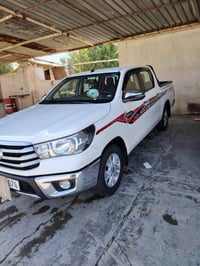 هايلوكس 2023 مكفوله بسمي ماشيه 40000 الف حقيقي فول مواصفات بصمه كشن تب...