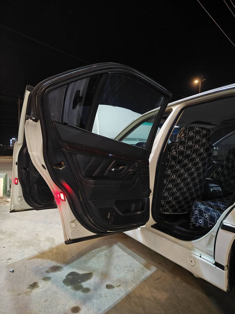 سلام عليكم من رخصت مدير الكروب المحترم 
بي ام للبيع مديل 95 حجم 730اصل بسمي سياره رقم نكليزي مكفوله من ضربه وخياس صبغ جماليه كلشي بيه شغال نقص بس دبلات خلفيه 
مكان نجف كوفه *********** سعر 75وبيه مجال قليل
