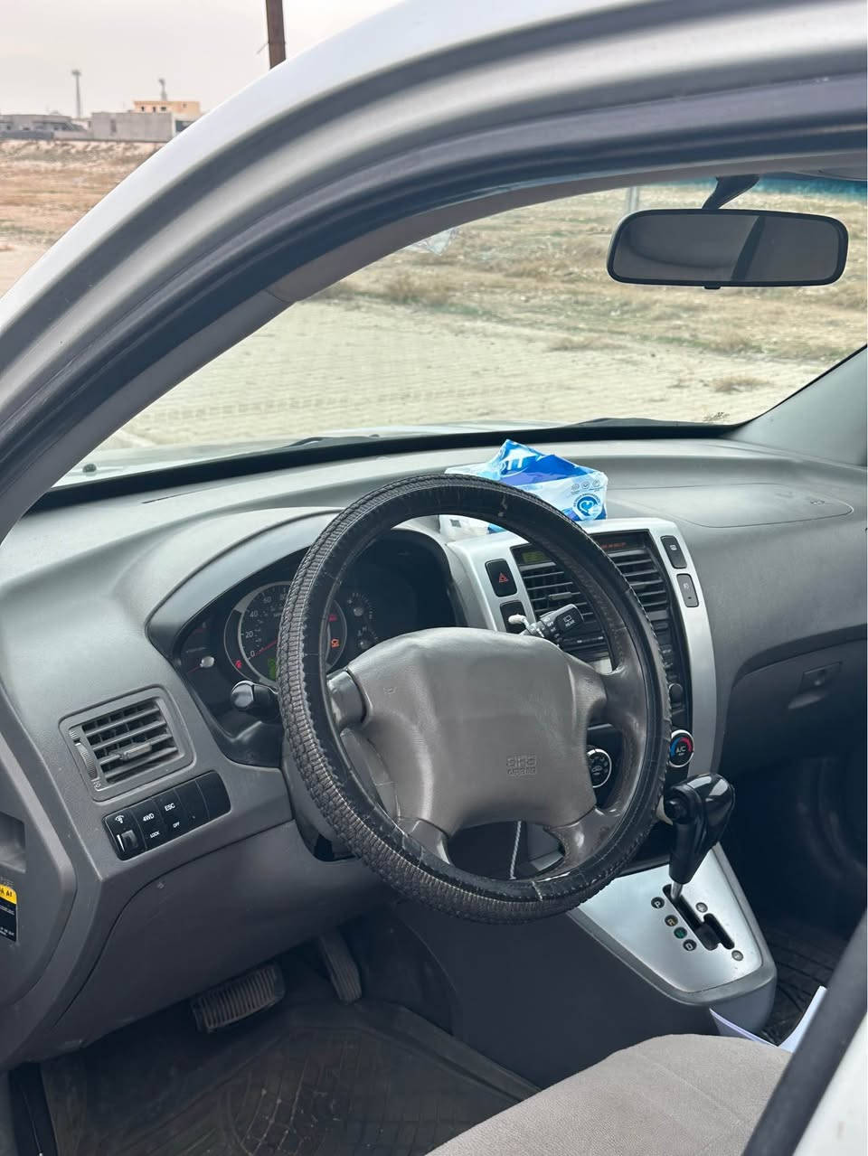 هونداي توسان 2008 
محرك 6 محرك مابي عيب بدون صرف وبخار كير بالبك يتاخر للامام مابي عيب 
سنوية وهزة ورقم كله جديد باسمي  رقم مميز 
دفتر بنزين 
بيها 4 قطع صبغ بدون دواخل 
مكان سيارة كركوك 
سعر 88 وبي مجال 
استفسار *********** كركوك, العراق
