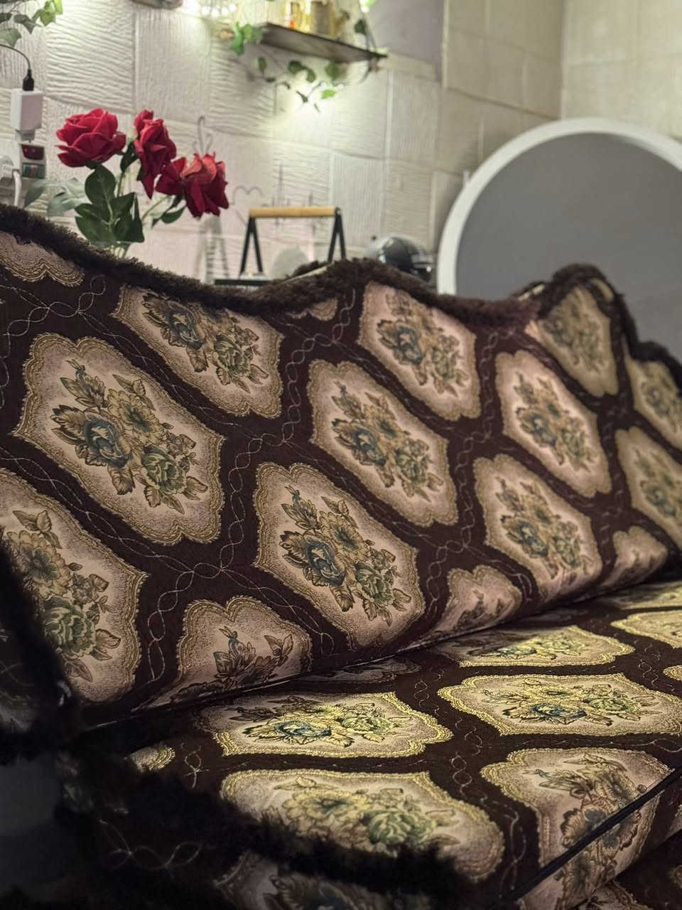 كعدة عربية شغل عراقي أصلي 🇮🇶
تفصيل نظيف ودقيق يرضي الذوق
سفنج مميز ومريح للجلوس الطويل
سحّابات بكل قطعة ✨ غسيل سهل وتنظيف أسرع

📦 المحتويات:
✔️ 3 كعدات
✔️ 6 كوشات

💰 السعر: 100 فقط

📍 بغداد – الغزالية
📞 0787 690 9258
