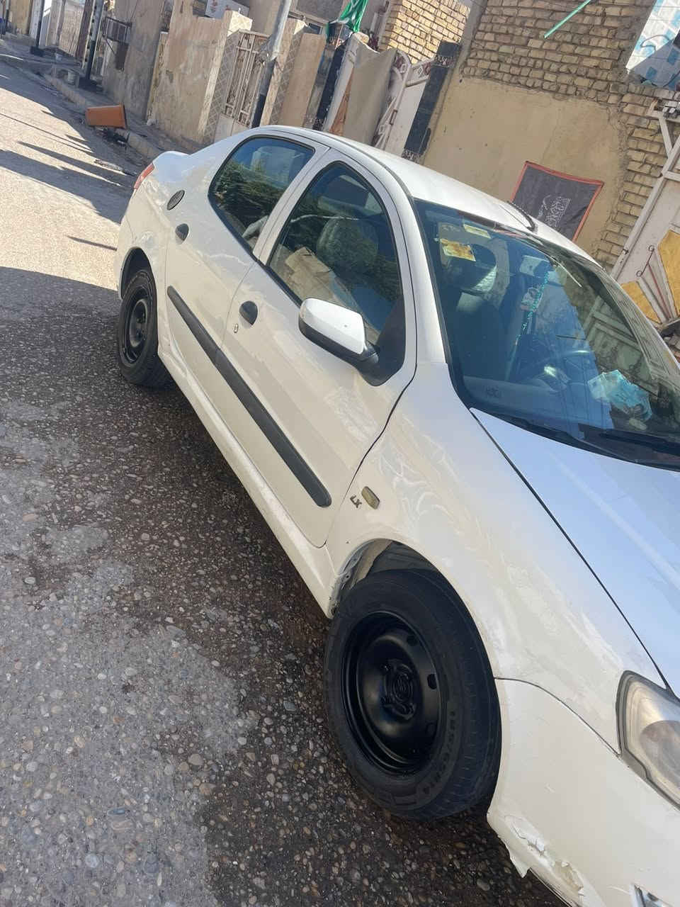 السلام عليكم سمند رنا الفرنسي موديل 2015 رقم ميسان انكليزي سنوية ل2035 بأسمي مكينه الفرنسيه الجديده كفاله وكير كفاله سياره نضيفه وما تعبانه بيها بس ضربه بلباب الوره السايق داخلها نضيف كهربائيات كلها شغاله سنترلوك حداده جديده بس يبقه بس الجبنه مال مشط ع الياخذها الباقي كله مكفول وما ذب عليها جاهزه السعر 35 الهاتف ***********
 العنوان ميسان المجر الكبير 

ملاحضه غراضها كلها متوفره بلعماره 
لليكول ما الها
