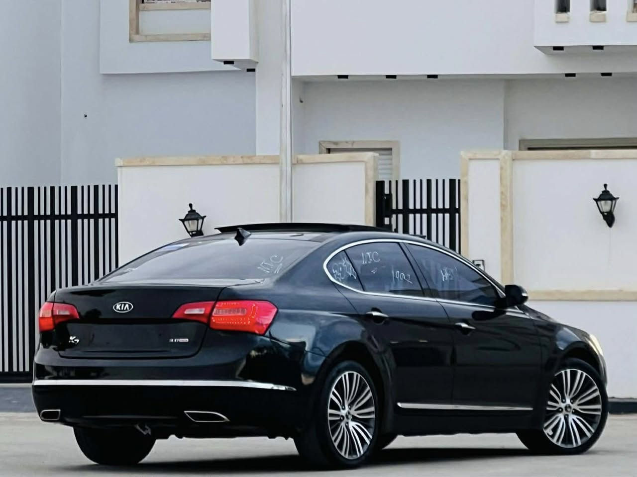 #احكي_في_الجديد_والسفار 🦅🔥

🚘✨ عرض اليوم لعشاق الكادينزا ✨🚘

📌 النوع : KIA – K7

📌 الفئة : كادينزا – درجة أولى

📌 اللون :اسود 🎖

📌 المحرك :30 نفس الاباتشي

📌 سنة الصنع :2012

📌 الحالة : ممتازة ✅

📌 الاستيراد : كوريا 🇰🇷

📌 الجمرك : رسالة مفتوحة 📋

📌 المسافة المقطوعة :100 الف✨

📌 ناقل الحركة : أوتوماتيك – Auto

📌 الوقود : بنزين ⛽️

🔶 المميزات:فل مصكر 🥇✈️

بانوراما ✅ – بصمة تشغيل ✅ – شاشة لمس ✅

مرايات كهربائية + إشارة ترحيب ✅

كاميرا خلفية + حساسات ✅

تكييف ديجيتال + تسخين وتبريد كراسي ✅

تحكم في المقود + مثبت سرعة ✅

عدسة ليزرية – نظام صوتي – بلوتوث – AUX – USB ✅

إطارات جديدة + ديسكو 18 + إضاءة LED ✅

وغيرها موضحة في الصور ✨

🌟 محرك وكمبيو 10/10

💯 العيوب : لا يوجد انشاء الله

📞 للاستفسار والسعر عالهاتف : 0924644618


**إذا كنت صاحب هذا الإعلان وتريد حذفه لأي سبب، رجاءا أرسل رسالة إلى الدعم الفني**