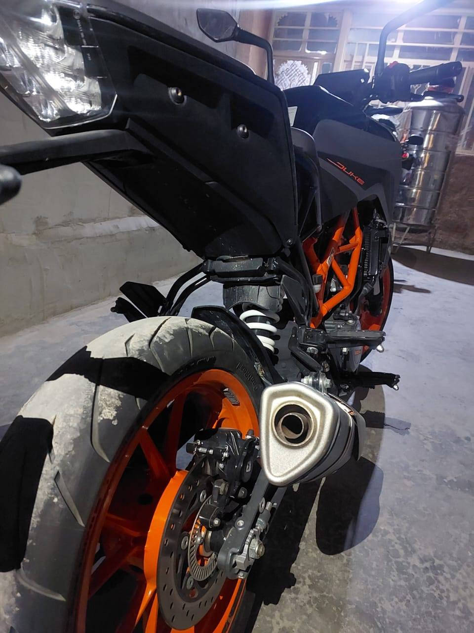 KTM 390cc
عدد الاسطوانات 1 

عدد الدورات بالدقيقه 7000 الف دوره 

ناقل الحركة 6 

نظام التبريد مائي 

سعه الخزان 14,5

نظام الوقود حقن الكتروني 

الوزن 175 kg

نظام ABS Supermoto ABS

سعر الدراجه 6وربع  ملاين 625000000

ماشيه 3000فقط 

رقم للستفسار ***********

مرقم بغداد تحويل ثاني يوم
