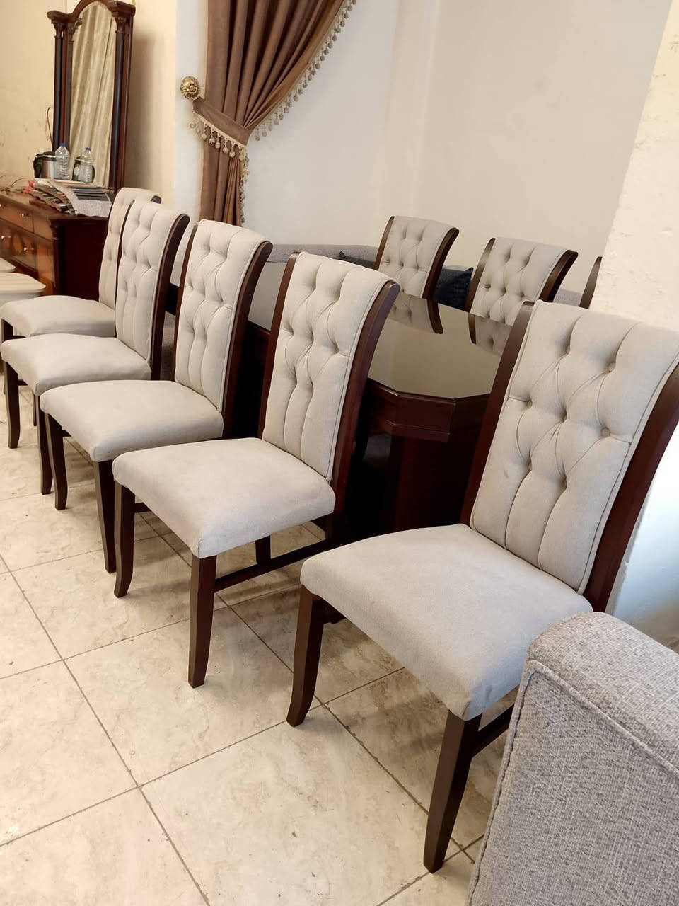 طاوله سفره 8 كراسي مودرن من ارقى وافخم الموديلات كراسي تنجيد ضهر ومقعد خشبها زان بالكامل وعليها وجه زجاج برنز حراري ستعمال خفيف جدا وبسعر مغري جدا جدا جدا 280 والله يبارك لصاحب النصيب


**إذا كنت صاحب هذا الإعلان وتريد حذفه لأي سبب، رجاءا أرسل رسالة إلى الدعم الفني**