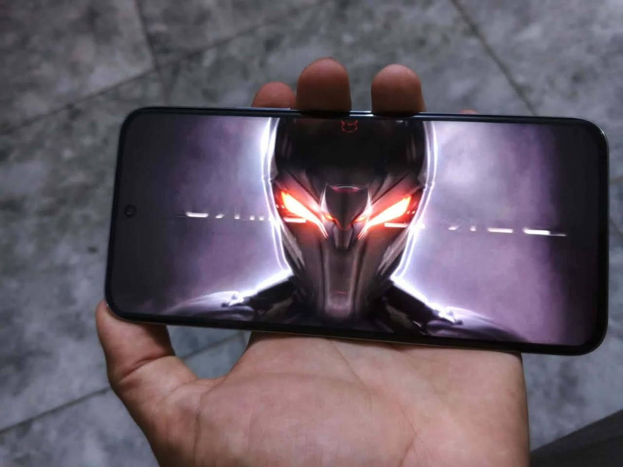 سلام عليكم جهاز البيع فقط فطر بظهر بسيط  هذه هي أبرز مواصفات تكنو سبارك 40 برو بلس (Tecno Spark 40 Pro+):
الشاشة: AMOLED منحنية ثلاثية الأبعاد بقياس 6.78 بوصة، بدقة 1.5K (1224×2720)، ومعدل تحديث 144 هرتز. �
Tecno
المعالج: MediaTek Helio G200. �
Tecno
نظام التشغيل: Android 15 مع واجهة HiOS. �
Tecno
الذاكرة 256 ورام 8 بسعر 230 بي مجال بسيط هاذا رقمي *********** متواجد فقط واتساب
