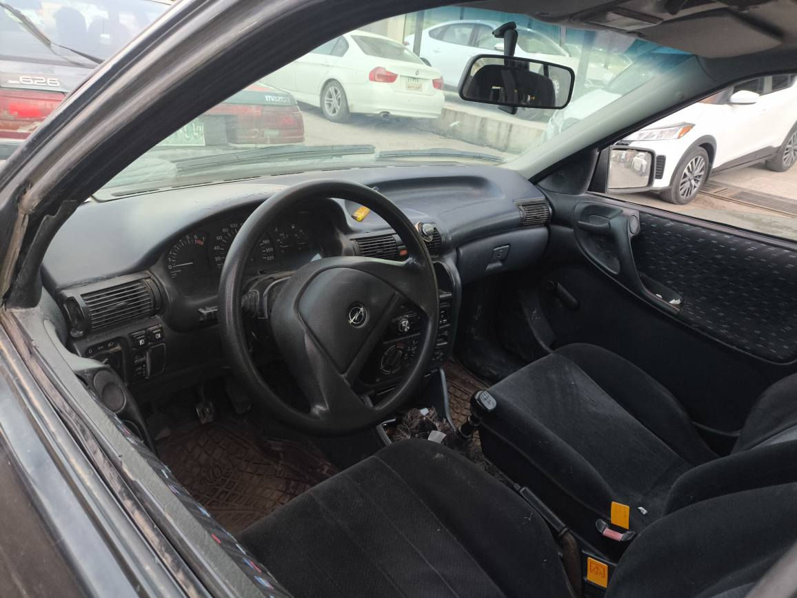 استرا ستيشن 1993
نظيف فول ما ناقصها غير صبغ خارجي

كلشي بيها شغال محرك كير شرط

رقم صلاح الدين حديث وين ما تريد تكدر تحولها

مكان السيارة موصل

السعر 45 وبيها مجال
*********** تل كيف, نينوى
