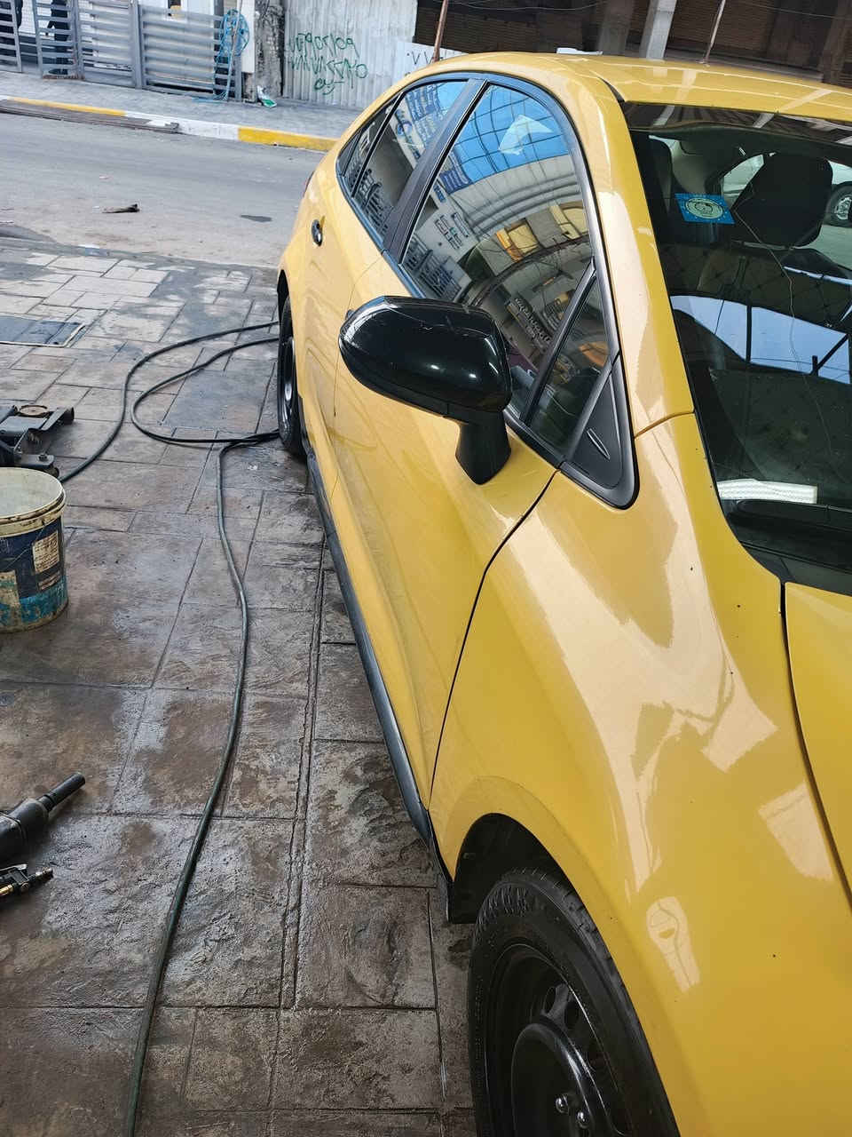 للبيع كورولا موديل 22 حادث قبغ الصندوك مبدال والجاملغ الخلفي اليسر مصلح السياره باسمي مكاني بغداد 
السعر 162 وبيهه مجال حك الجيه 
***********
