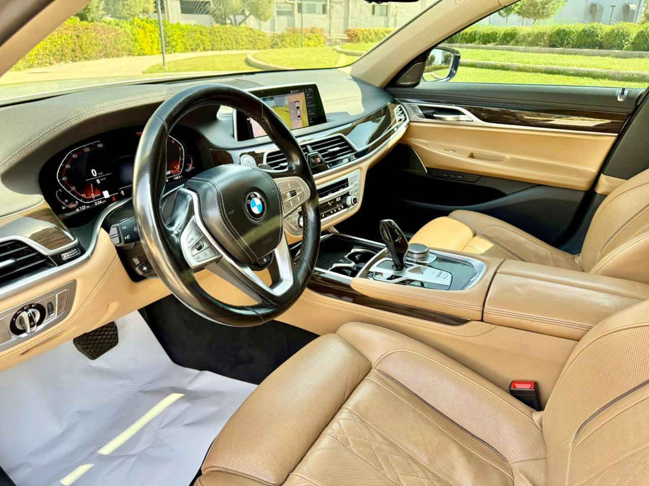 للبيع Bmw740iكلين تايتل مكفولة ماشية 70 الف رقم دهوك بأسمي سنوية هزة جديدة مكانها بغداد سيارة جديدة وما ناقصها شي السعر ٤٣ الف دولار للاستفسار ***********
