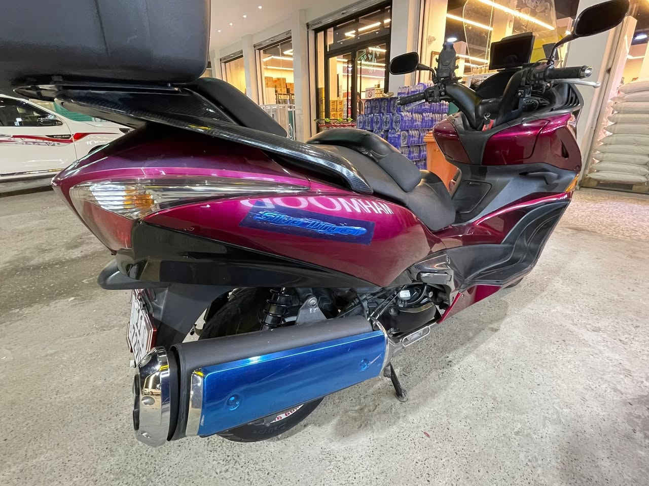 السلام عليكم
سلفر ونج  GT 400 مرقم بغداد بأسمي 

كفاله عامه ماشيه 30 الف 

العنوان بغداد الراشدية 

السعر 38 ورقه 

***********
