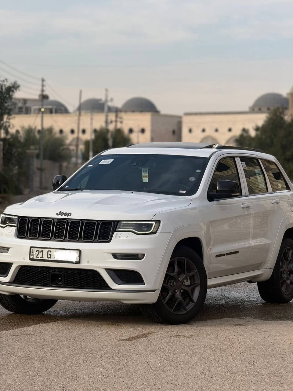 جيب  2020 ( خليجي )  فئهS
ام الرادار الامامي وكالة هارلم فول مواصفات  1/1 

السيارة ماشية 72 الف حقيقي🔥🔥
مكفولة كفالة عامة من كلشي عدا رصعه اقل من الاصبع مكحله بالجاملغ الامامي

مكان السيارة : الانبار الفلوجه
للاستفسار : ***********
السعر 330وبيه مجال 
رقم سليمانيه الجديد تحويل مباشر ثاني يوم باسمي السياره
محرك كير على وضع الشركة السيارة من  اسبير ما نازل 

مواصفات S معروفة :  فول مواصفات للاخير 1/1
محرك 6 سلندر 3600 , V6 دبل كزوز 4x4 دفع رباعي خفيف ثقيل متعدت الوضعيات 
رادار امامي تحديد مسار تنبيه خروج عن المسار ، اصطفاف ذاتي
توقف ذاتي فرامل طوارئ كشف سرعات الطريق
دخول بصمه تشغيل بصمه و تشغيل عن بعد ، 
، سقف بنوراما جنطه كهرباء ،  حساسات كشف ضغط الاطار 
شاشة جبيره + كامره خلفيه دواره 
سستم صوت 12 سماعه + دمام خلفي ،
حساسات اماميه خلفيه رادار خلفي بريك طوارئ 
رادار امامي بريك طوارئ 
 داخل احمر كشنات جلد  تدفئه  + تدفئه ستيرن 
سقف بنوراما كراسي كهرباء خزن 3 وضعيات لسائق
ستيرن ميموري حسب وضعيه خزن الكرسي 
تبريد قطعتين كراسي خلفية تدفئه + تجوه 
فول تحكم ستيرن كروس مثبت سرعة ،  شفتات ستيرن F1 خلف المقود
وضعيات قيادة sport , eco تراكشن مود ، اوتو ستارت ستوب 
نزول منحدر فور ويل خفيف ثقيل وضعيات فوريل جبلي ترابي ثلجي
مري كهربائيه قابله لطي + تعتيم تلقائي مري جوانب و وسطيه
+ خاصيه ازاله الضباب من المري الجانبيه + مري قلاب عند الرجوع
لايتات حاجب LED ، زنون + بلوجكتر كاشف ضباب زنون زراكه مازده
بك لايت LED + كاشف ضباب و بعد
 اهواي مواصفات ..
جيب s جيب لمتد S
