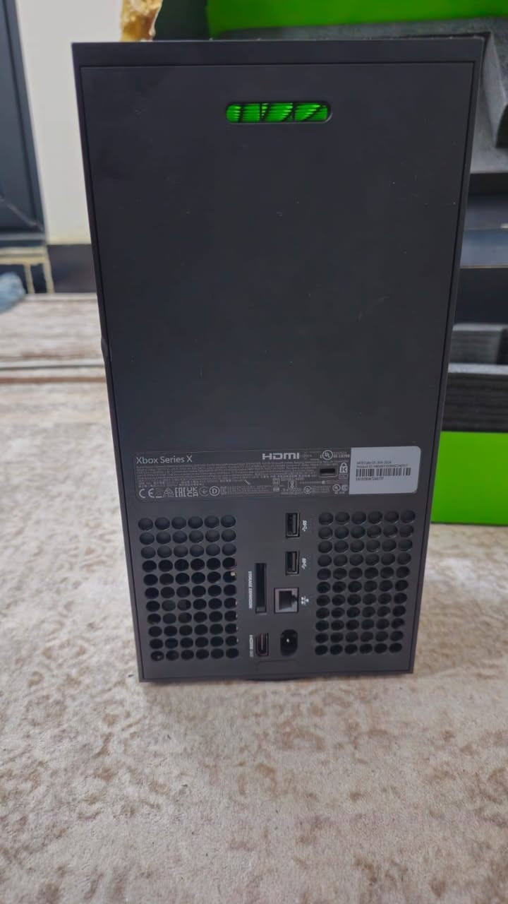 للبيع اكسبوكس سيريس اكس
السلام عليكم 
 اكسبوكس سيريس اكس ١ تيرا
ملحقات كاملة واصلية وجوستك اصلي 
فقط بي جلغة بالركن موضحة بالصورة غير مؤثرة
%استعمال اقل من سنة نضافة ٩٨
مكاني بغداد السيدية ماعندي توصيل 
تجي تاخذة واطيك بي ضمان يومين اذا بي اي مشكلة يرجع 
للاستفسار تواصل ماسنجر او واتساب ***********
السعر 575 وبي مجال
