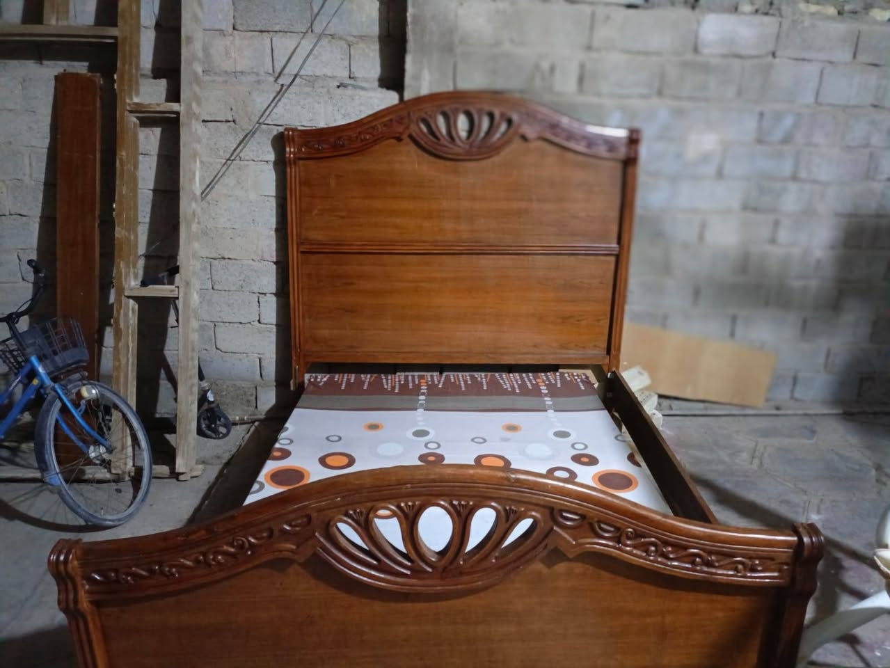 السلام عليكم..كنتور 6 ابواب  السعر. 265
كنتور 4 ابواب السعر  225..
سرير نفر جديد  عدد 2 سعر الواحد 150.
سرير نفرين زان السعر 150.
للاستفسار خاص او التواصل عالرقم ***********. حي للمعلمين..................
