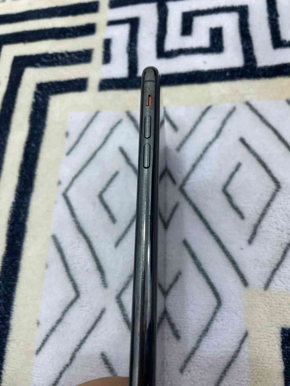 السلام عليكم ايفون البيع 11 بروًماكس مكفولً كفاله عامه وًنضيف جدا سعره 450 الف مكانه بغداد تواصل وتساب ***********
