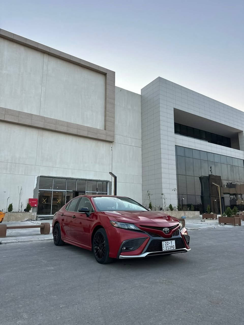 🔥 للبيع – كامري 2024   Black Edition SE  🔥

🖤 اللون:  احمر 
✨ فئة  Black Edition SE (النسخة الرياضية الخاصة)

🚗 السيارة نظيفة كلش
🔹 وارد امريكي الحادث سرقة جملغات امامي وعندك حافت البنيد 
🔹 رقم: (اربيل)

💎 مواصفات نايت شيد:
✔️ جنوط سود رياضية أصلية
✔️ مرايات ولمسات خارجية سود
✔️ شاشة كبيرة + Apple CarPlay
✔️ كاميرا خلفية
✔️ مثبت سرعة راداري
✔️ نظام أمان كامل

❄️ تبريد ثلج 
🛞 تايرات جديدة
   سعر 196 ورقه وبيه مجال ☑️

📍 السيارة جاهزة للفحص بأي مكان تريد
☎️🚗☎️🚗☎️
📞 للاستفسار: ( *********** )
