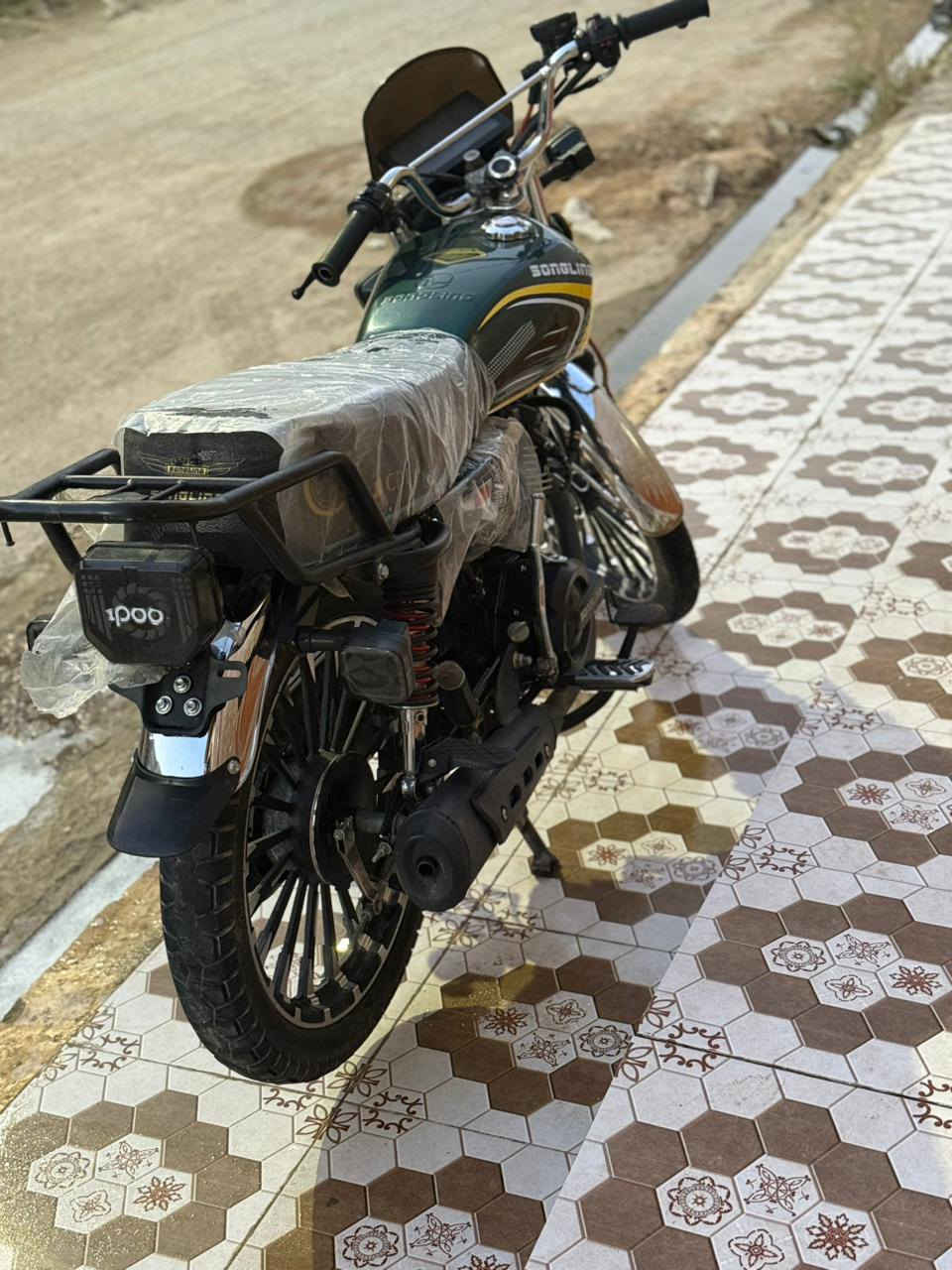 سفانه موديل 26 كفاله عامه اوراق ستنساخ دراجه جاهزه من كلشي بدون اي نقص شلعه ومعدل كهربائيات كله شغاله دراجه بعده جديده احلى من الصور مكينه ٢٠٠ cc  العنوان القاسم  السعر ٨٥٠ وبيه مجال بسيط  خاص  اتصال.    ***********
